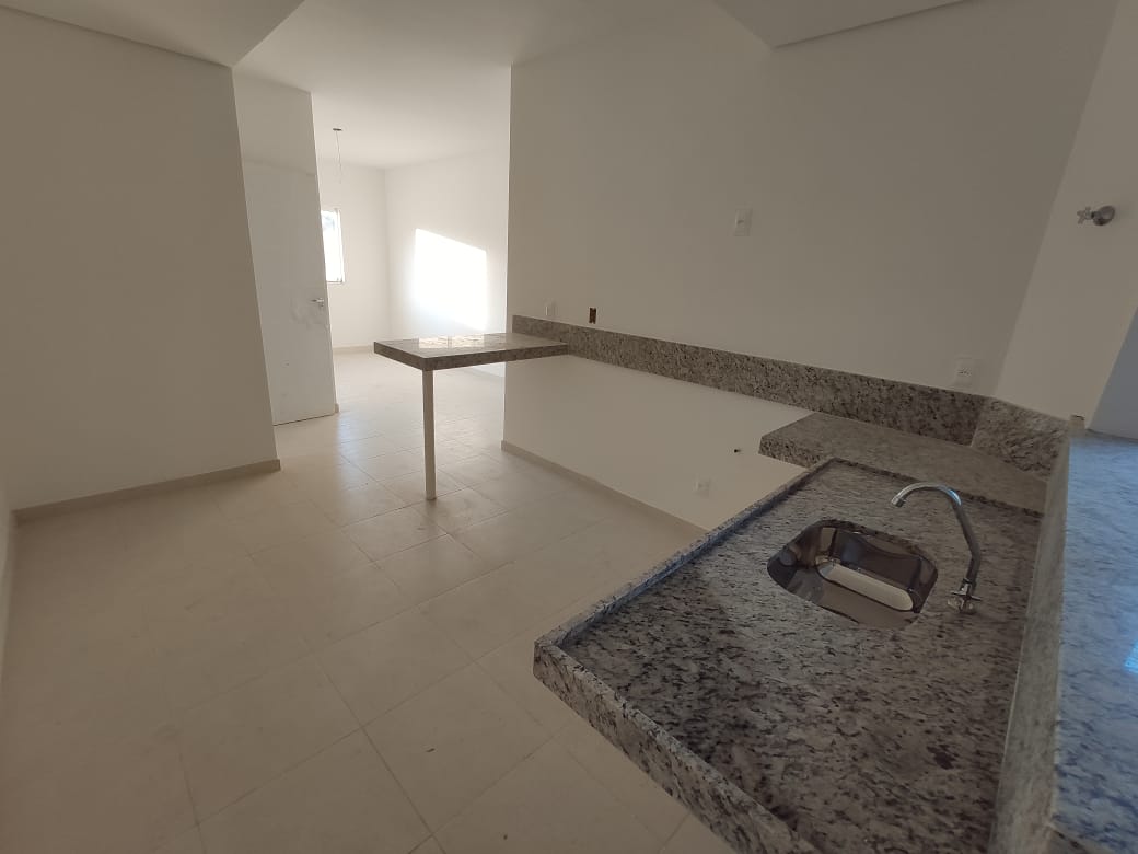 VENDO APARTAMENTO DE TRÊS QUARTOS NO BAIRRO IPORANGA 